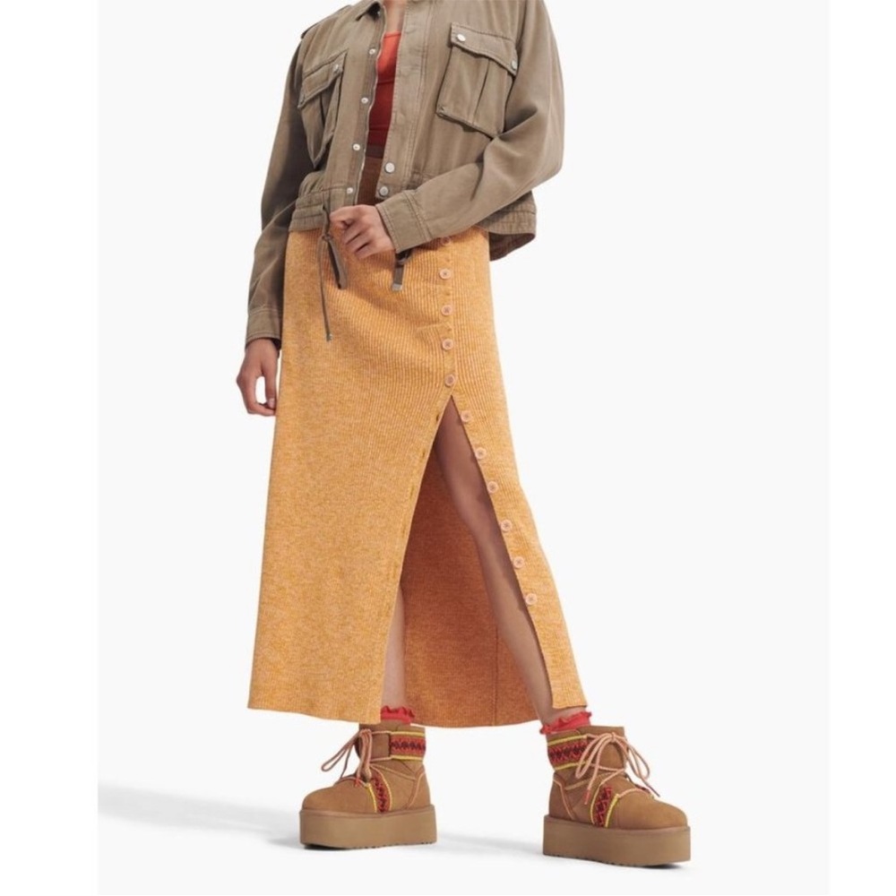 UGG Classic Mini II Platform Braid Boots In Chestnut